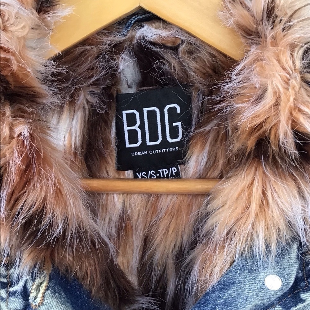BDG Urban Outfitters Faux Fur Lined Denim Trucker Jacket Women’s Size XS… - Picture 11 of 12